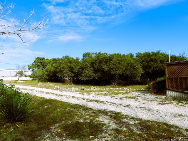 164 E 18th, Lakehills, TX 78063