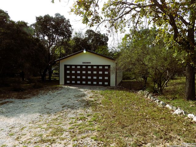 164 E 18th, Lakehills, TX 78063