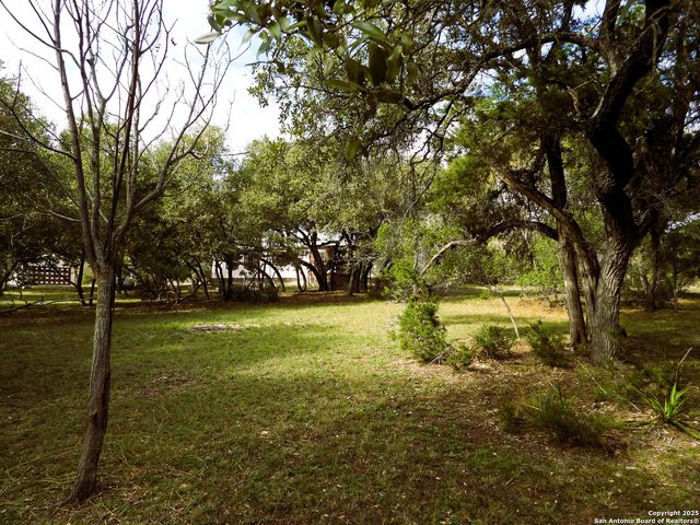 164 E 18th, Lakehills, TX 78063