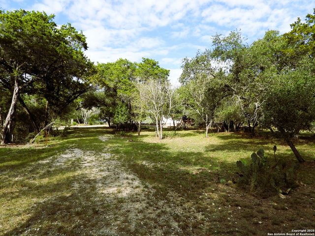 164 E 18th, Lakehills, TX 78063