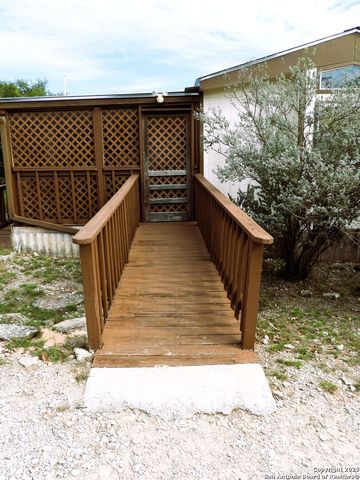 164 E 18th, Lakehills, TX 78063