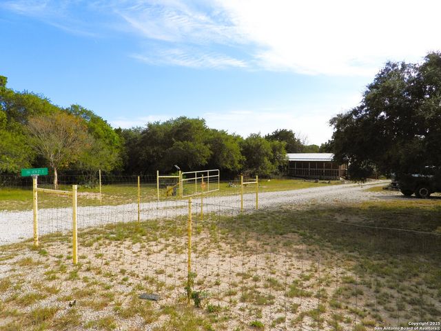 164 E 18th, Lakehills, TX 78063