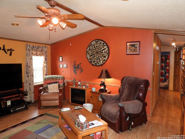 164 E 18th, Lakehills, TX 78063