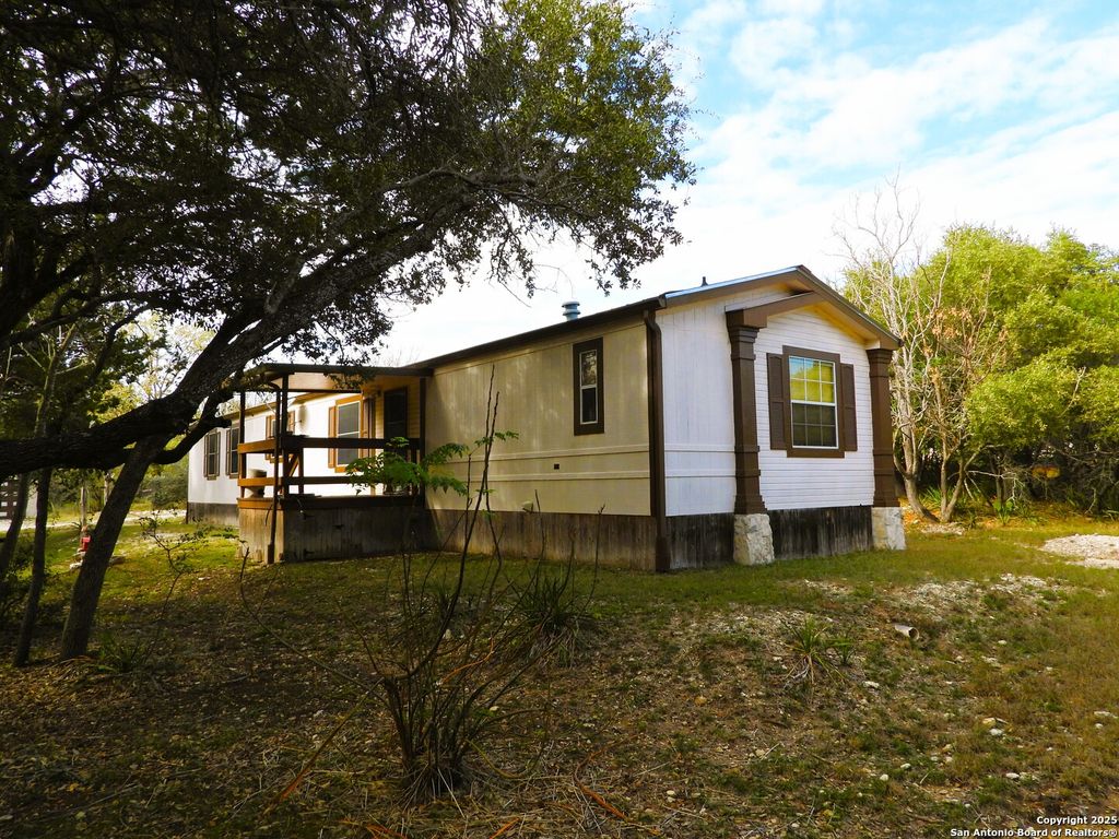 164 E 18th, Lakehills, TX 78063