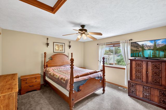 9920 N Parkside Dr, Nine Mile Falls, WA 99026