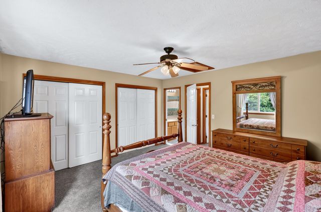 9920 N Parkside Dr, Nine Mile Falls, WA 99026