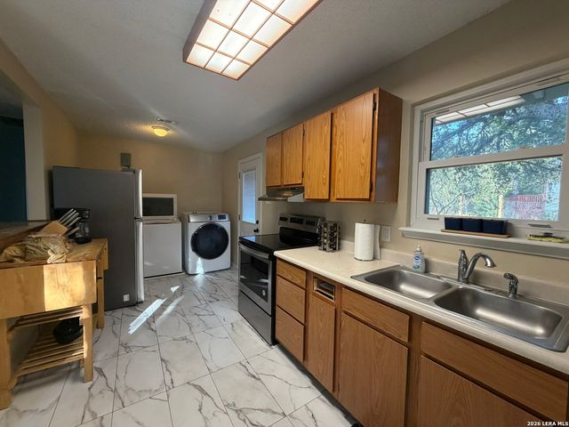 310 RIVIERA DR, Canyon Lake, TX 78133