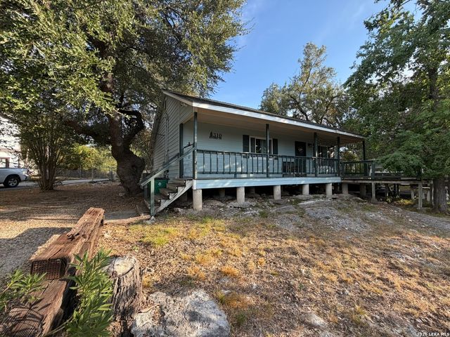 310 RIVIERA DR, Canyon Lake, TX 78133