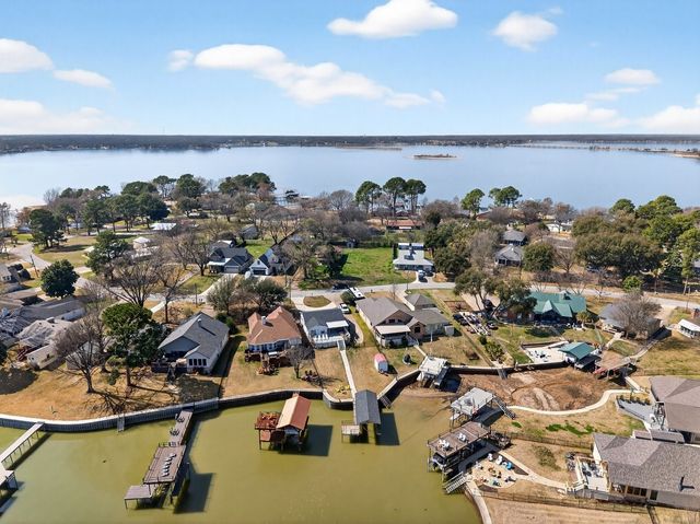 183 Seaside Drive, Gun Barrel City, TX 75156