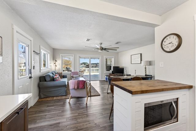 183 Seaside Drive, Gun Barrel City, TX 75156