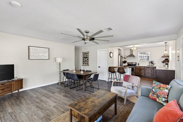 183 Seaside Drive, Gun Barrel City, TX 75156