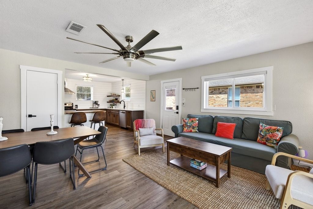 183 Seaside Drive, Gun Barrel City, TX 75156