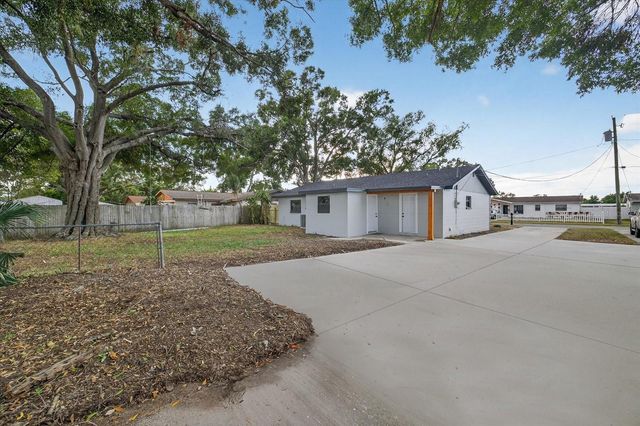 6107 COLE DRIVE, Tampa, FL 33634