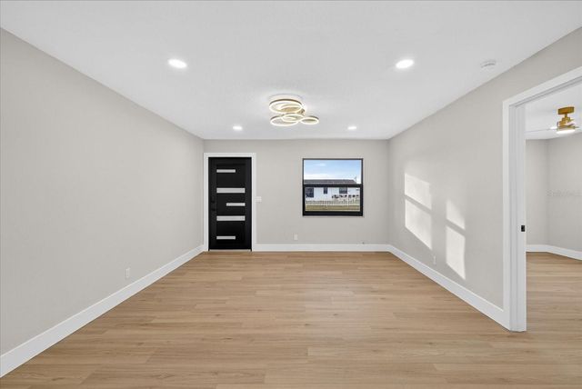 6107 COLE DRIVE, Tampa, FL 33634