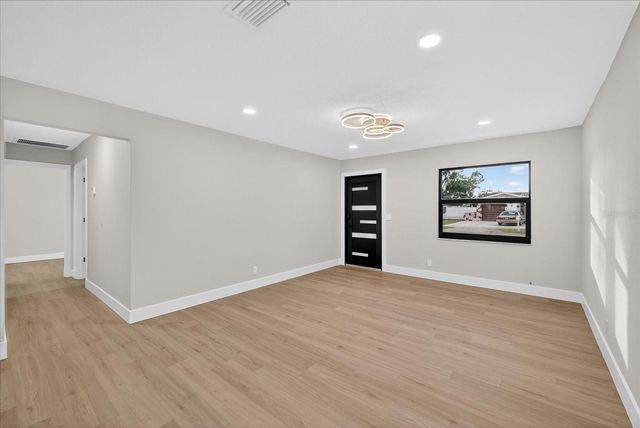 6107 COLE DRIVE, Tampa, FL 33634