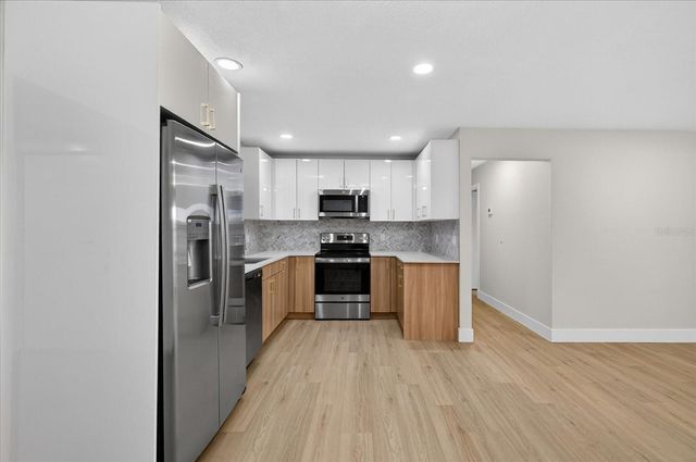 6107 COLE DRIVE, Tampa, FL 33634