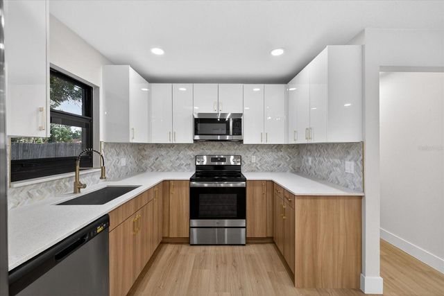 6107 COLE DRIVE, Tampa, FL 33634