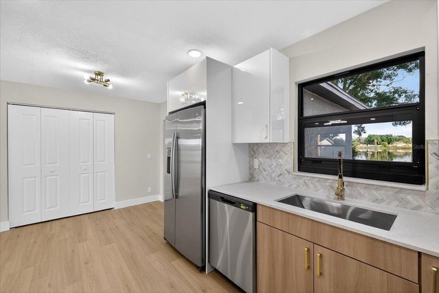 6107 COLE DRIVE, Tampa, FL 33634