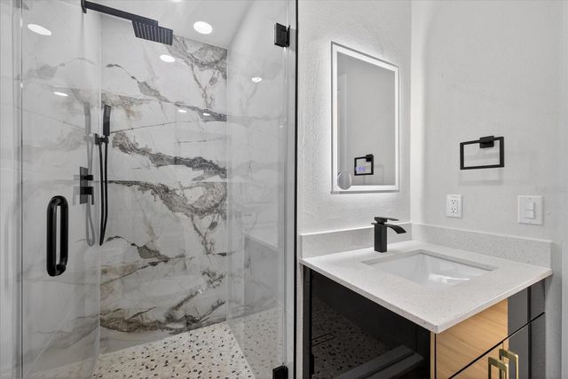 6107 COLE DRIVE, Tampa, FL 33634