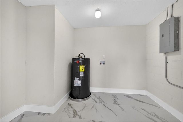 6107 COLE DRIVE, Tampa, FL 33634