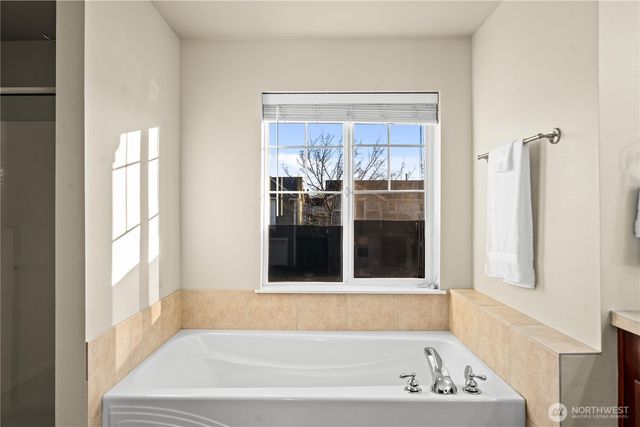 1167 32nd Place NE, Auburn, WA 98002