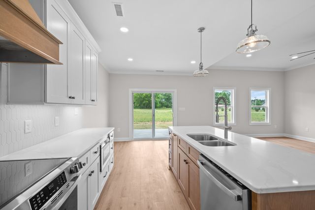 56 Deer Valley Cir, Winchester, TN 37398