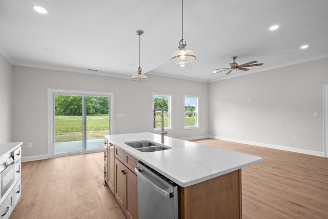 56 Deer Valley Cir, Winchester, TN 37398