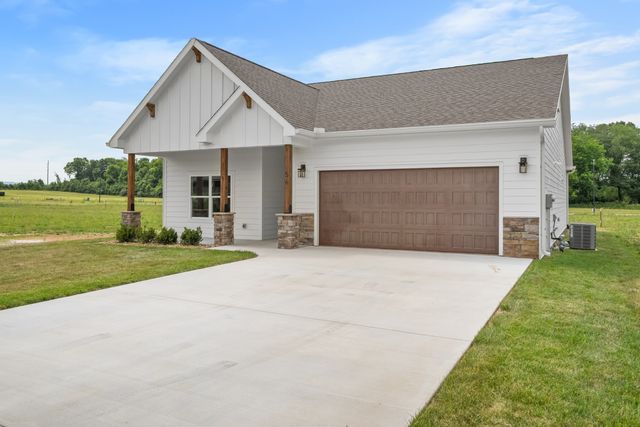 56 Deer Valley Cir, Winchester, TN 37398