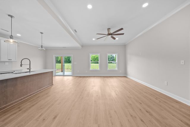 56 Deer Valley Cir, Winchester, TN 37398