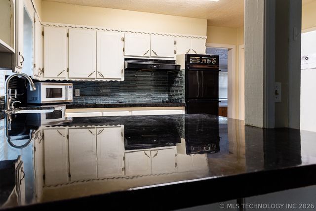 28360 Arbeka Road, Henryetta, OK 74437