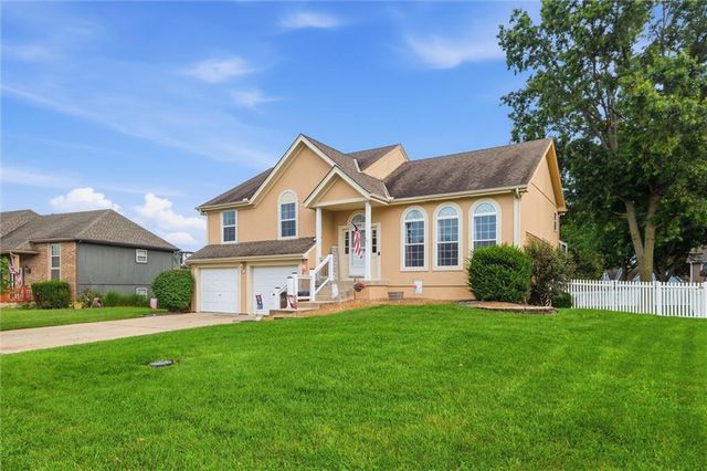 903 Silver Lake Circle, Raymore, MO 64083