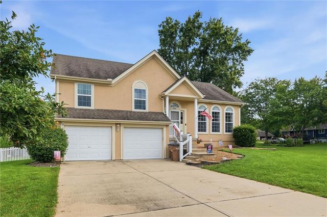 903 Silver Lake Circle, Raymore, MO 64083