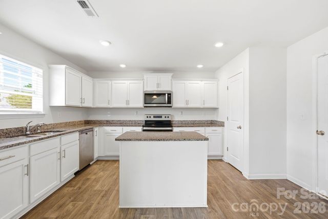 3157 Green Apple Drive, Dallas, NC 28034