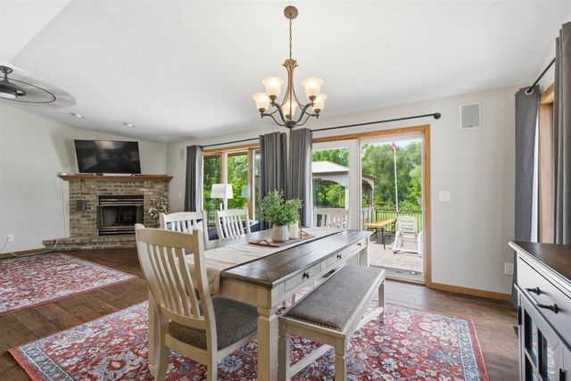 926 MILLBROOK DRIVE, Neenah, WI 54956