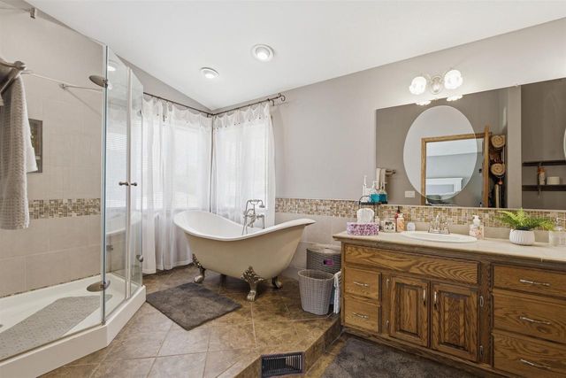 926 MILLBROOK DRIVE, Neenah, WI 54956