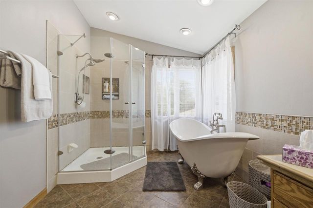 926 MILLBROOK DRIVE, Neenah, WI 54956