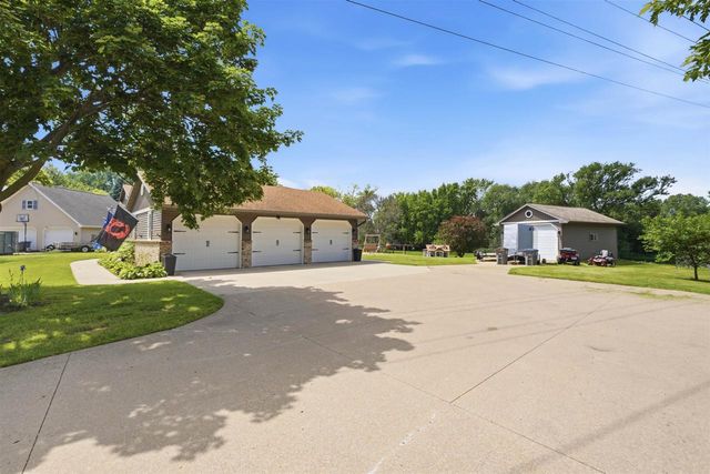 926 MILLBROOK DRIVE, Neenah, WI 54956