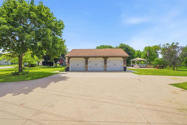 926 MILLBROOK DRIVE, Neenah, WI 54956