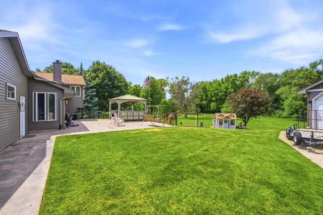 926 MILLBROOK DRIVE, Neenah, WI 54956