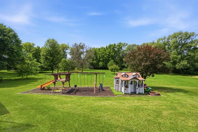 926 MILLBROOK DRIVE, Neenah, WI 54956