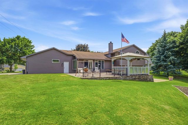 926 MILLBROOK DRIVE, Neenah, WI 54956