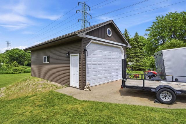 926 MILLBROOK DRIVE, Neenah, WI 54956