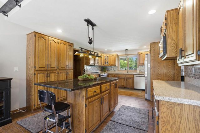 926 MILLBROOK DRIVE, Neenah, WI 54956
