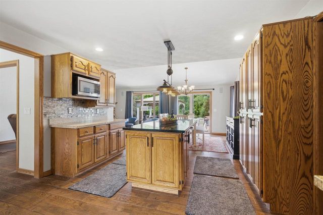 926 MILLBROOK DRIVE, Neenah, WI 54956