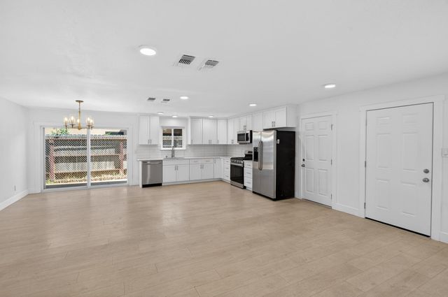 10457 Rockingham Dr, Rancho Cordova, CA 95670