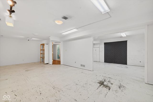 9245 E Woodview Drive, Bloomington, IN 47401