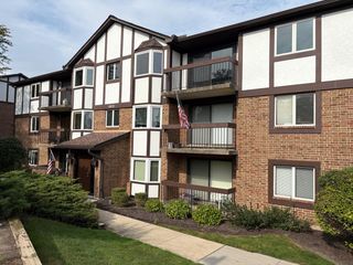 6818 Joliet Road 9, Indian Head Park, IL 60525