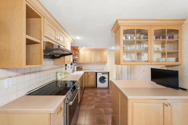 8 Stanley Street, Natick, MA 01760