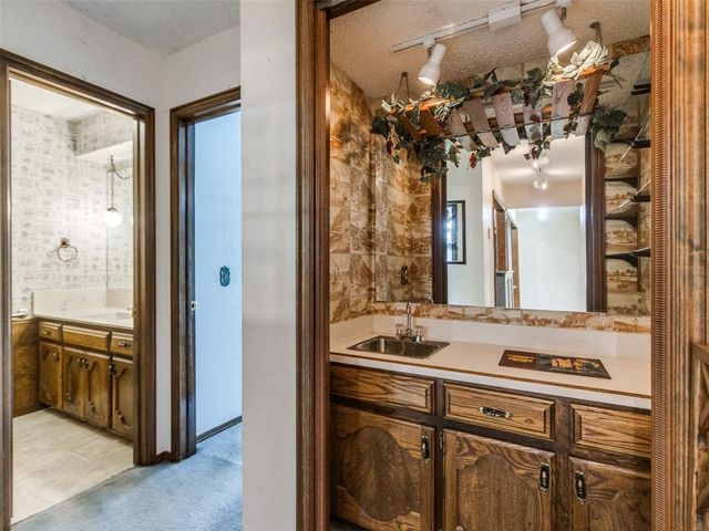 14055 Hummingbird Drive, Choctaw, OK 73020
