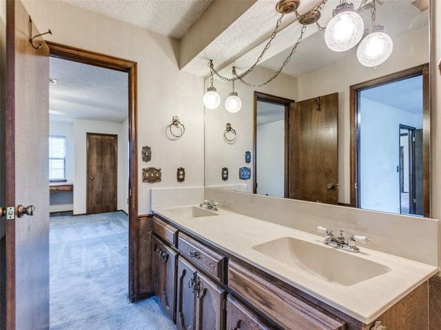 14055 Hummingbird Drive, Choctaw, OK 73020